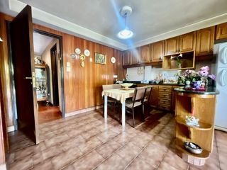 Foto 20 de Se Vende Excelente Casa Cinco ambientes, con 4 Cocheras, posible permuta por menor valor!!