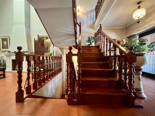 Foto 30 de Se Vende Excelente Casa Cinco ambientes, con 4 Cocheras, posible permuta por menor valor!!