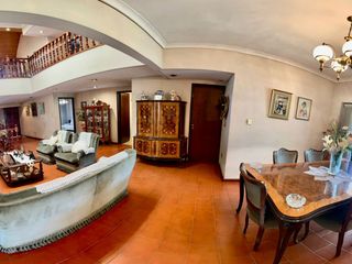 Foto 8 de Se Vende Excelente Casa Cinco ambientes, con 4 Cocheras, posible permuta por menor valor!!