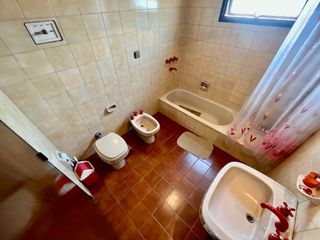 Foto 42 de Se Vende Excelente Casa Cinco ambientes, con 4 Cocheras, posible permuta por menor valor!!