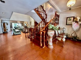 Foto 4 de Se Vende Excelente Casa Cinco ambientes, con 4 Cocheras, posible permuta por menor valor!!