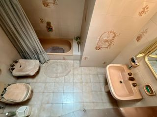 Foto 36 de Se Vende Excelente Casa Cinco ambientes, con 4 Cocheras, posible permuta por menor valor!!