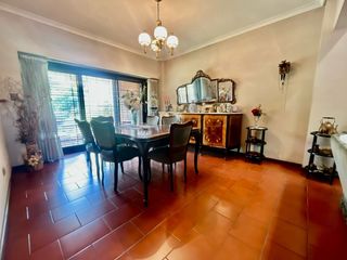 Foto 12 de Se Vende Excelente Casa Cinco ambientes, con 4 Cocheras, posible permuta por menor valor!!