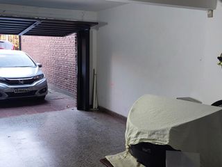 Foto 33 de Casa en Banfield con jardín,  quincho y pileta