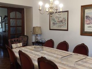 Foto 6 de Casa en Banfield con jardín,  quincho y pileta