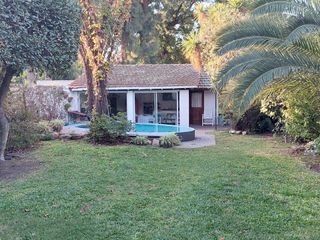 Foto 27 de Casa en Banfield con jardín,  quincho y pileta