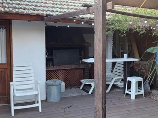 Foto 29 de Casa en Banfield con jardín,  quincho y pileta