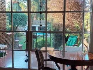 Foto 7 de Casa en Banfield con jardín,  quincho y pileta