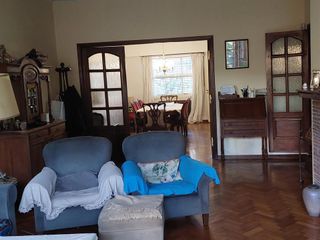Foto 5 de Casa en Banfield con jardín,  quincho y pileta