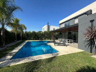 Foto 1 de Alquiler Anual Casa CON MUEBLES en Los Castaños Nordelta Tigre