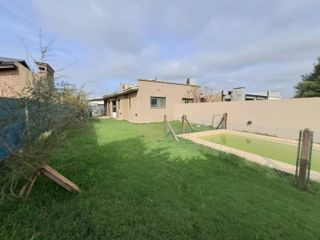 Foto 1 de Casa de dos dormitorios en alquiler. Las Acequias, Roldán