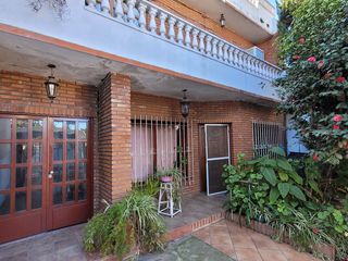 Foto 1 de VENTA CASA 6 AMBIENTES APTO CREDITO VILLA LUGANO
