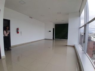 Foto 6 de Oficina en  renta   en  Quito Tenis