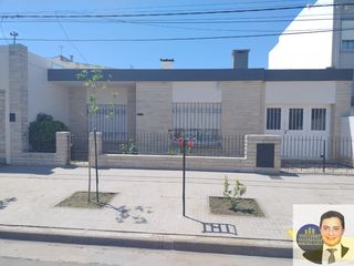 Foto 2 de Casa en venta de 3 dormitorios c/ cochera en Kilometro 5