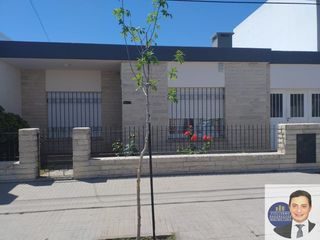 Foto 1 de Casa en venta de 3 dormitorios c/ cochera en Kilometro 5