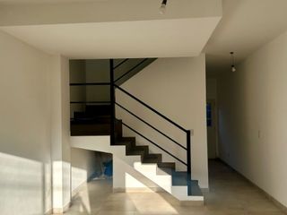 Foto 2 de Duplex en alquiler en Paso del Rey Norte