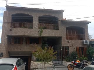 Foto 1 de HERMOSA CASA TRES PISOS BARRIO AVENIDA SUR GLLEN