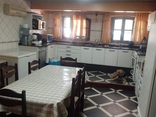 Foto 3 de HERMOSA CASA TRES PISOS BARRIO AVENIDA SUR GLLEN