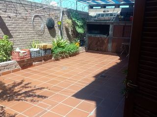 Foto 11 de HERMOSA CASA TRES PISOS BARRIO AVENIDA SUR GLLEN