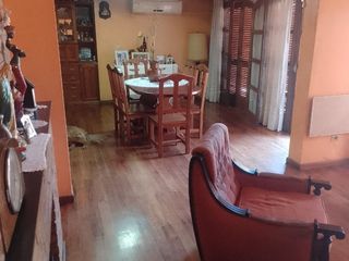 Foto 5 de HERMOSA CASA TRES PISOS BARRIO AVENIDA SUR GLLEN