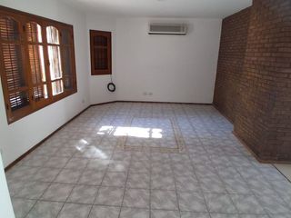 Foto 6 de GODOY CRUZ 2 DORMITORIOS CASA UBICADISIMA CERCA