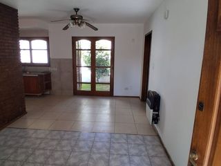 Foto 5 de GODOY CRUZ 2 DORMITORIOS CASA UBICADISIMA CERCA