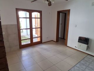 Foto 4 de GODOY CRUZ 2 DORMITORIOS CASA UBICADISIMA CERCA