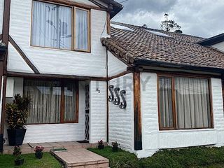 Foto 1 de 20280 ¡ EXCLUSIVA! Venta de Casa Valle de los Chillos distribuida en dos plantas