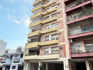 Foto 2 de Departamento de categoría de 3 dormitorios + dependencia y cochera en Las Heras al 300, Barrio Sur
