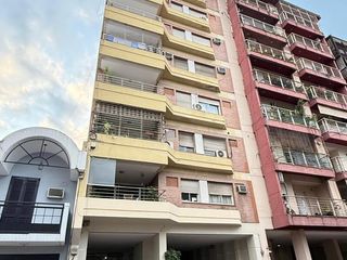 Foto 1 de Departamento de categoría de 3 dormitorios + dependencia y cochera en Las Heras al 300, Barrio Sur