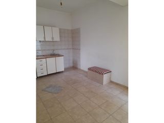Foto 1 de CASA 3 AMB, CON JARDIN Y ENT. DE AUTO AL FRENTE.  FUNES Y BROWN