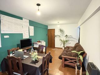 Foto 1 de Departamento un dormitorio con patio enorme en venta en Alberdi