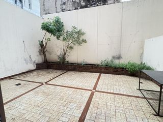 Foto 2 de Departamento un dormitorio con patio enorme en venta en Alberdi