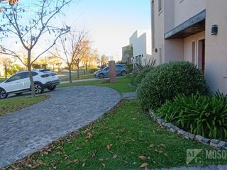 Foto 3 de VENTA Casa en San Eduardo Pilar del Este