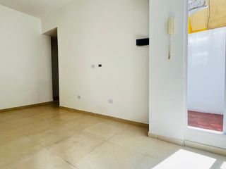 Foto 2 de VENTA DEPTO TIPO PH 2 AMB CON PATIO MUY LUMINOSO!