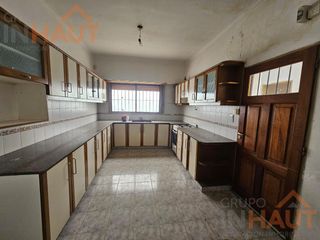 Foto 4 de ALQUILER PROPIEDAD CONSULTORIO MEDICO Y/O OFICINAS