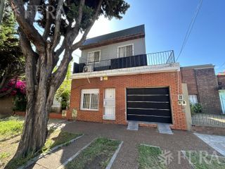 Foto 1 de Venta de PH 4 ambientes en Wilde