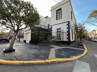 Foto 1 de VENTA - CASA 5 AMB C/GARAGE Y QUINCHO - EXC ESTADO