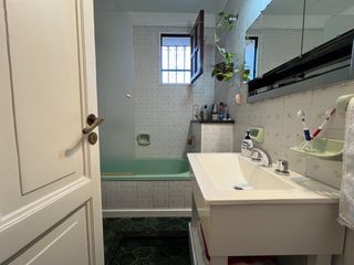 Foto 24 de VENTA - CASA 5 AMB C/GARAGE Y QUINCHO - EXC ESTADO