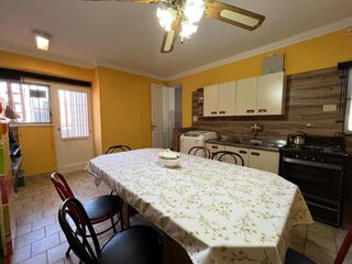 Foto 37 de VENTA - CASA 5 AMB C/GARAGE Y QUINCHO - EXC ESTADO