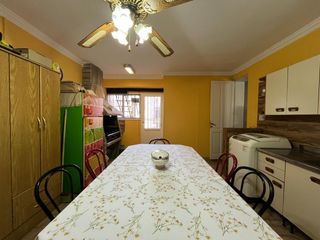Foto 36 de VENTA - CASA 5 AMB C/GARAGE Y QUINCHO - EXC ESTADO