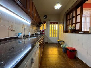 Foto 16 de VENTA - CASA 5 AMB C/GARAGE Y QUINCHO - EXC ESTADO