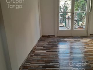 Foto 6 de Venta Departamento Monserrat Dos Ambientes Frente Balcón