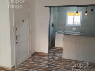 Foto 5 de Venta Departamento Monserrat Dos Ambientes Frente Balcón