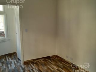 Foto 7 de Venta Departamento Monserrat Dos Ambientes Frente Balcón