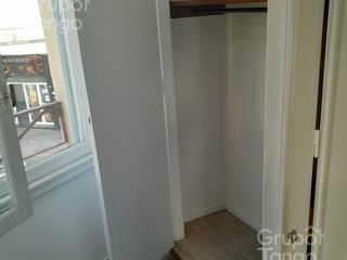 Foto 18 de Venta Departamento Monserrat Dos Ambientes Frente Balcón
