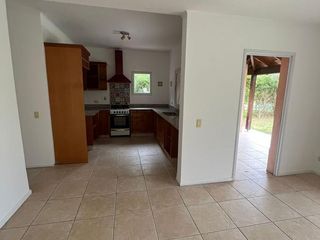 Foto 11 de Casa en  Alquiler Anual con pileta en Santa Catalina Villanueva