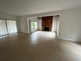 Foto 6 de Casa en  Alquiler Anual con pileta en Santa Catalina Villanueva