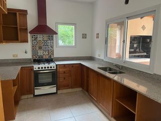 Foto 10 de Casa en  Alquiler Anual con pileta en Santa Catalina Villanueva