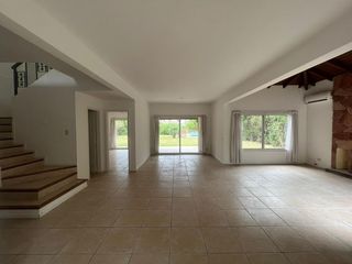 Foto 4 de Casa en  Alquiler Anual con pileta en Santa Catalina Villanueva